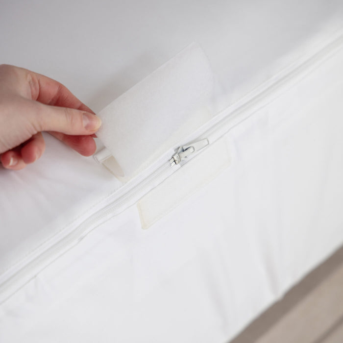 Anti Bed Bug Mattress & Pillow Protector Bundles close-up detail 2 | Soak and Sleep