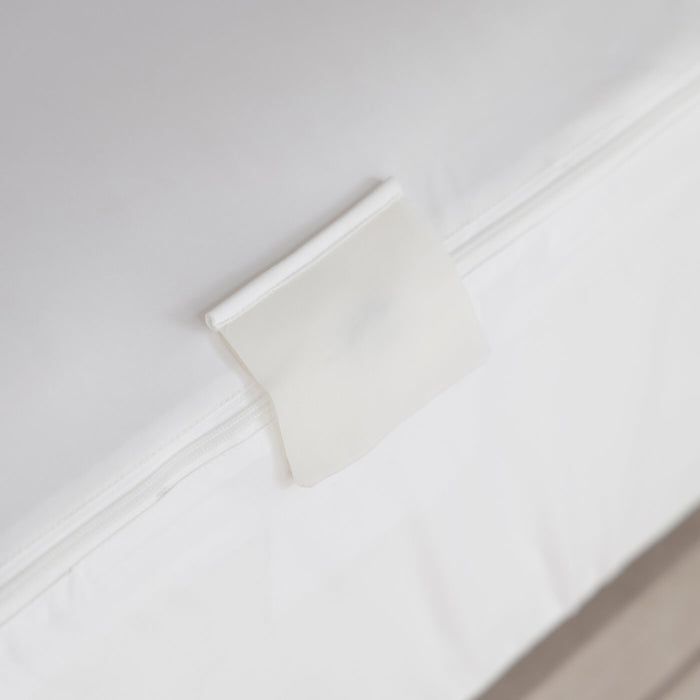 Anti Bed Bug Mattress & Pillow Protector Bundles close-up detail 3 | Soak and Sleep