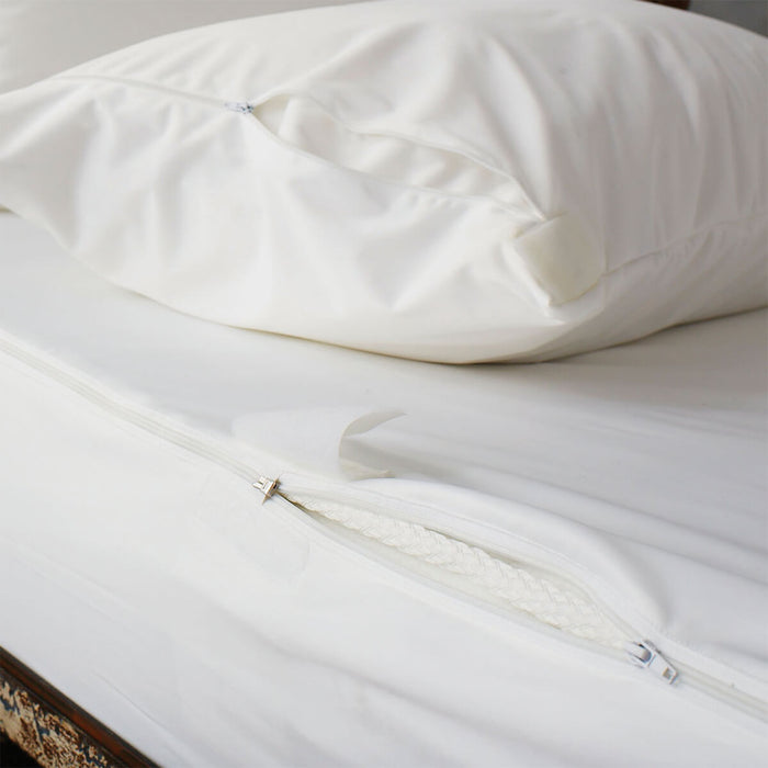 Anti Bed Bug Pillow and Mattress Encasements detail view | Soak and Sleep