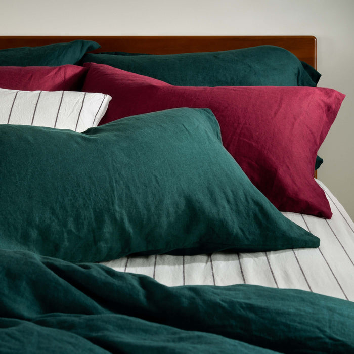 Dark Emerald French Linen Bed Sets Superking - breathable, natural, close-up detail 2 | Soak and Sleep