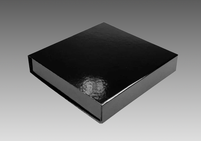 Black / 9.5" x 9.25"