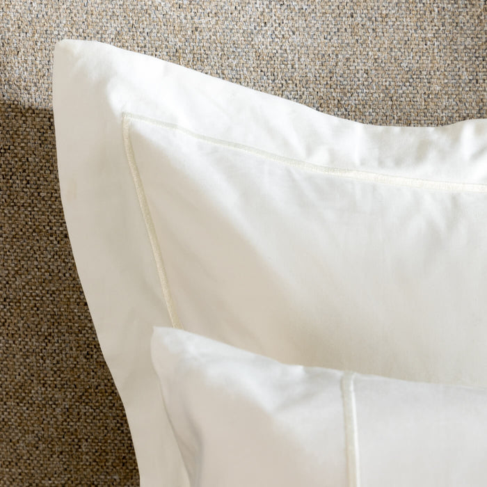 Ivory 600 Thread Count Egyptian Cotton Pillowcases close-up detail 1 | Soak and Sleep