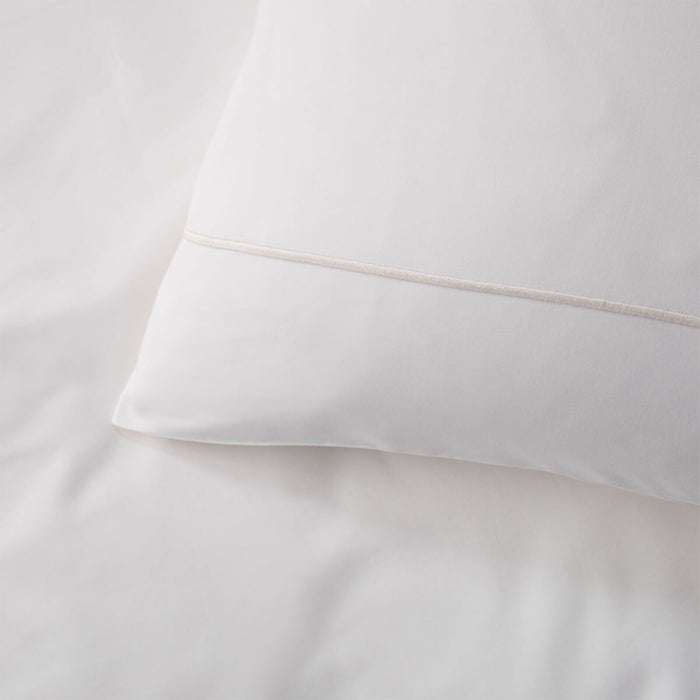 Ivory 600 Thread Count Egyptian Cotton Pillowcases close-up detail 2 | Soak and Sleep