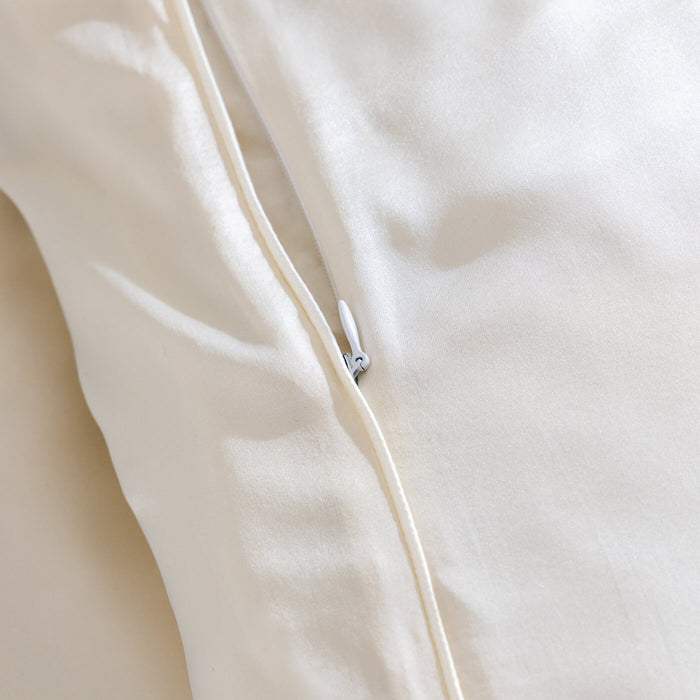 Ivory Pure Mulberry Silk Bedding & Bed Sheets close-up detail 1 | Soak and Sleep