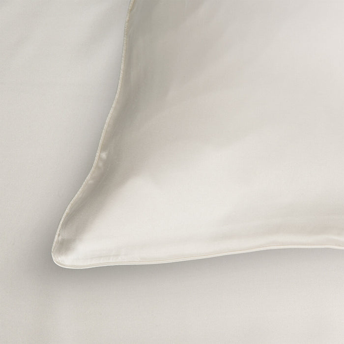 Ivory Pure Mulberry Silk Bedding & Bed Sheets close-up detail 2 | Soak and Sleep