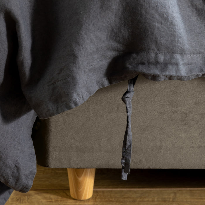 Midnight Grey French Linen Duvet Cover close-up detail 1 | Soak and Sleep