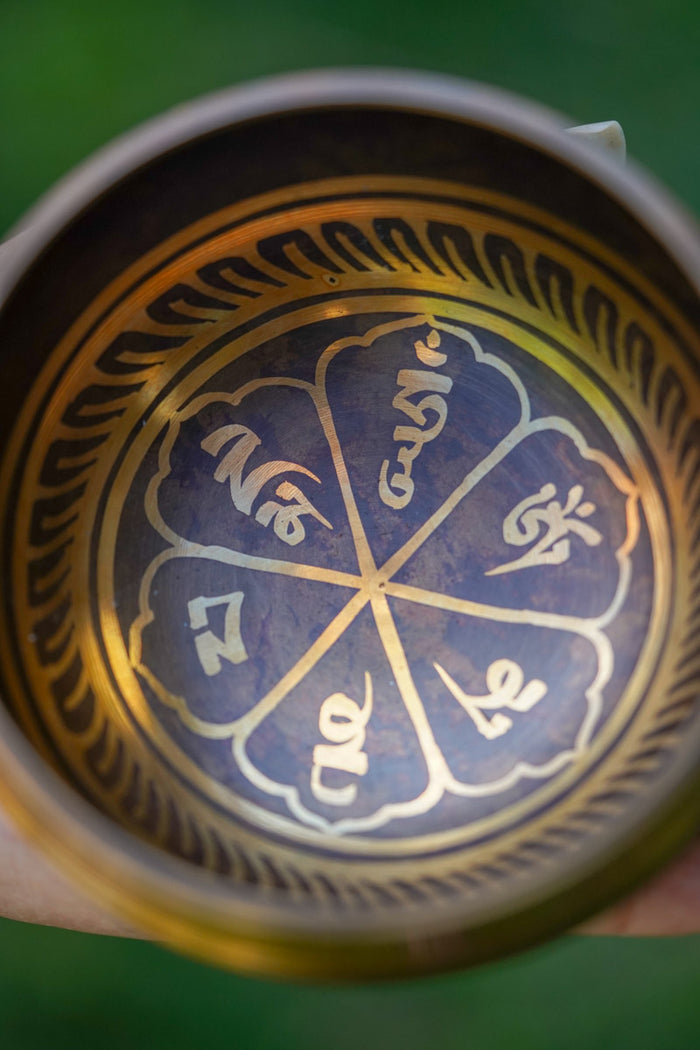 OM Mani Padme Hum Singing Bowl - Lucky Thanka