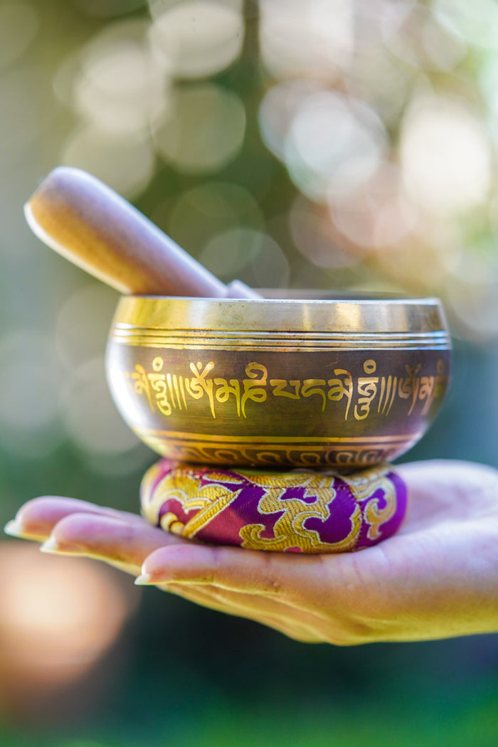 OM Mani Padme Hum Singing Bowl - Lucky Thanka