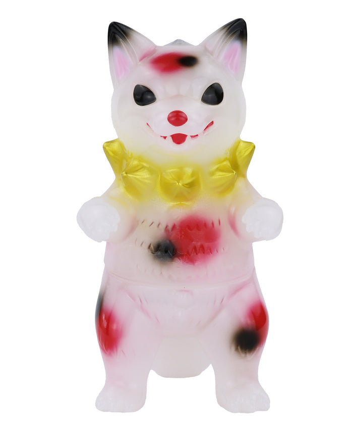 Shibara Nishiki by Konatsu - Preorder: A 9cm sofubi figurine, resembling a stylized Japanese lucky-cat, featuring black eyes and red accents. Ships Aug 2025.
