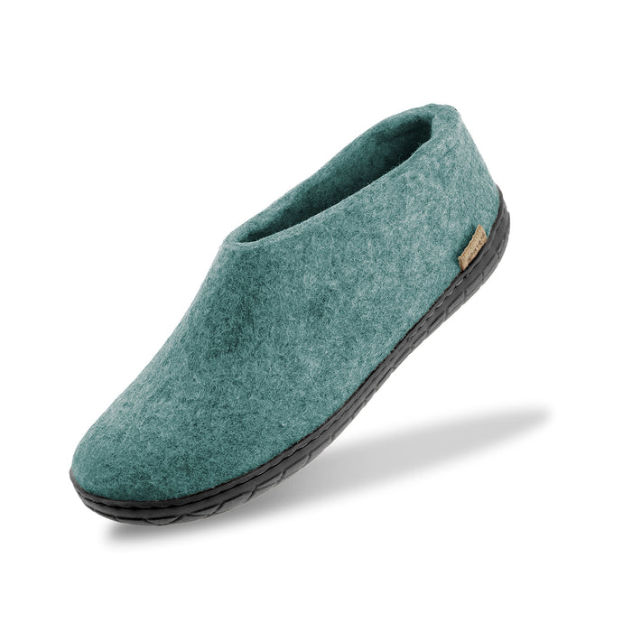 Shoe with natural rubber sole - black - North Sea