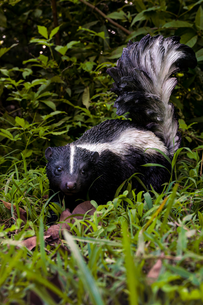 Walking Skunk Statue Hi-Line Gift Ltd.
