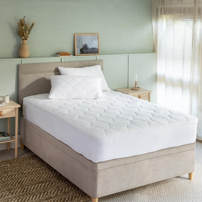 Waterproof Coolmax Mattress Protector close-up detail 1 | Soak and Sleep