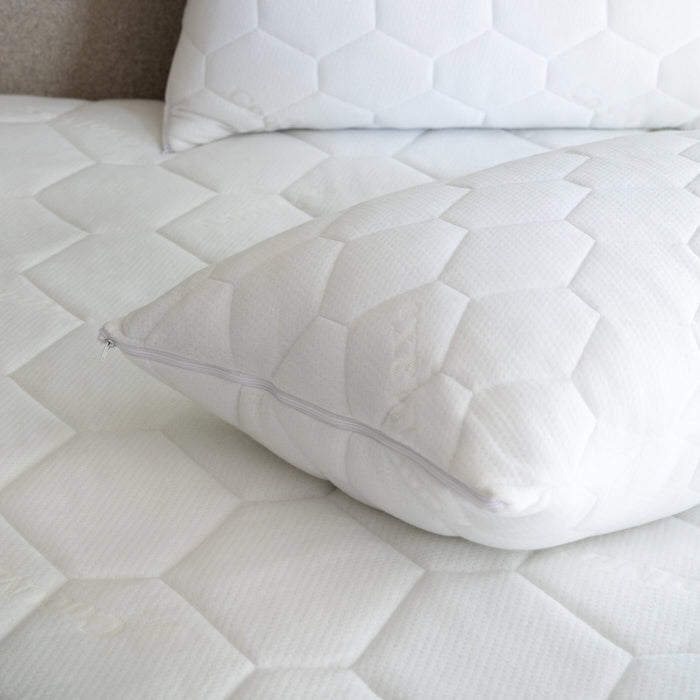 Waterproof Coolmax Mattress Protector detail view 1 | Soak and Sleep