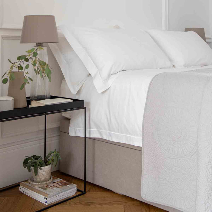 White 200 Thread Count Egyptian Cotton Flat Sheet close-up detail 3 | Soak and Sleep
