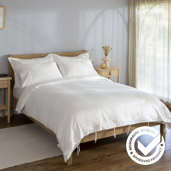White 500 Thread Count Egyptian Cotton Fitted Sheet Pack (Standard) close-up detail 4 | Soak and Sleep