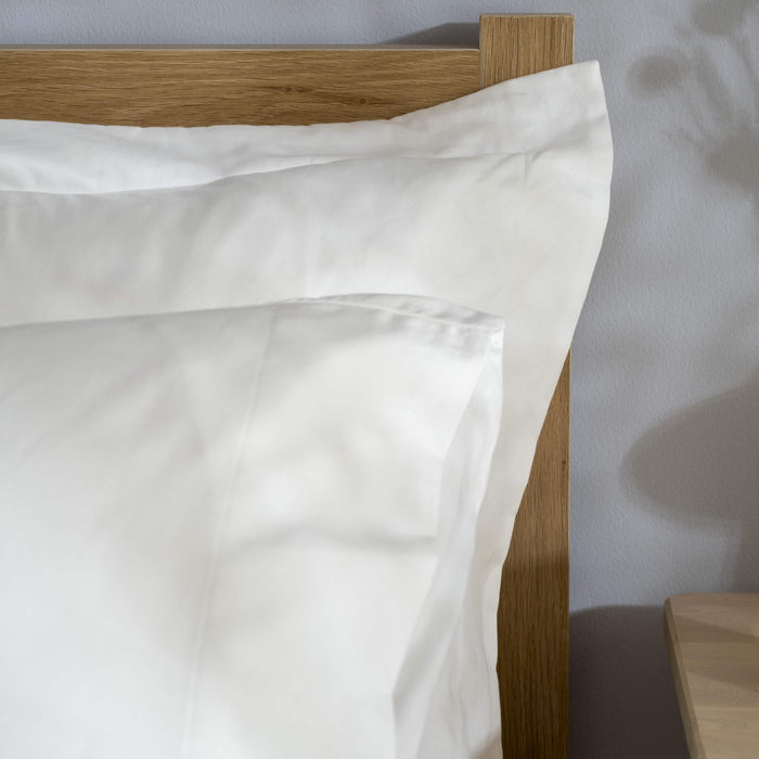 White 500 Thread Count Egyptian Cotton 40cm Deep Fitted Sheets close-up detail 2 | Soak and Sleep
