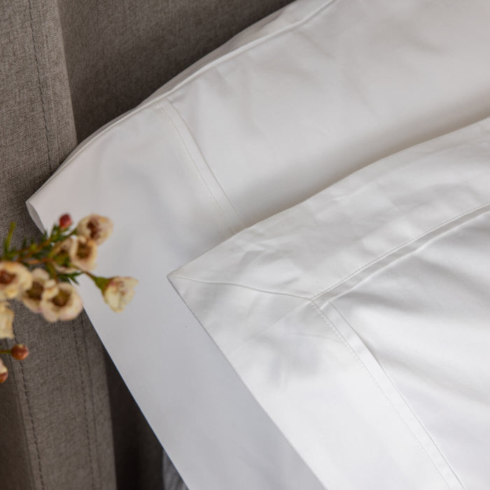 White Supima Cotton 1000 Thread Count Bedding - linen, close-up detail 1 | Soak and Sleep